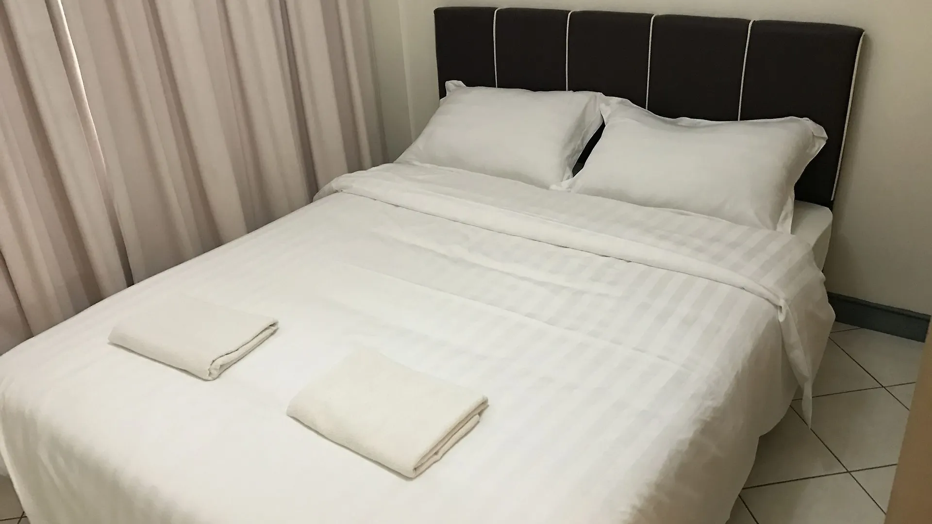 ホテル Sunset & Seaview Vacation Condos At Marina Court Resort Condo コタキナバル