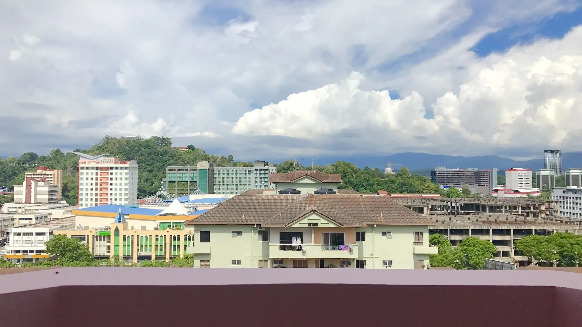 Sunset & Seaview Vacation Condos At Marina Court Resort Condo コタキナバル