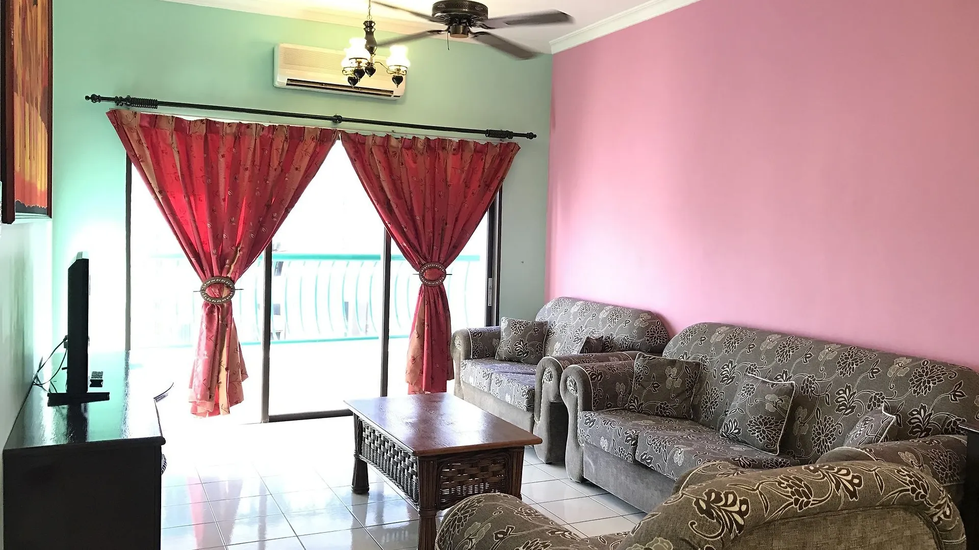 Sunset & Seaview Vacation Condos At Marina Court Resort Condo コタキナバル 3*,