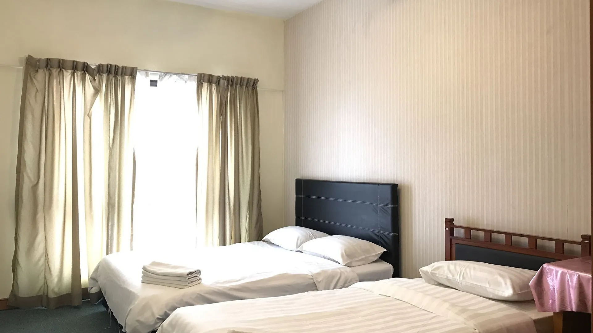 Sunset & Seaview Vacation Condos At Marina Court Resort Condo コタキナバル