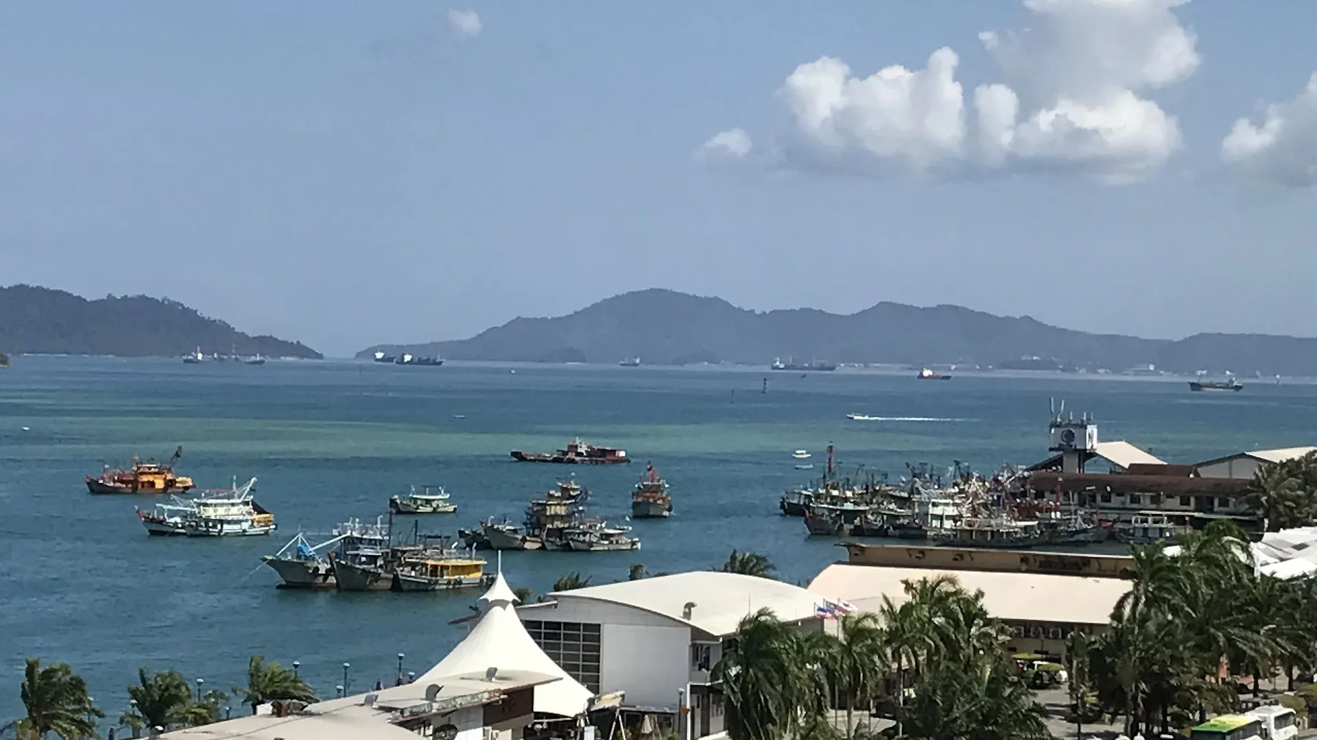 ホテル Sunset & Seaview Vacation Condos At Marina Court Resort Condo コタキナバル