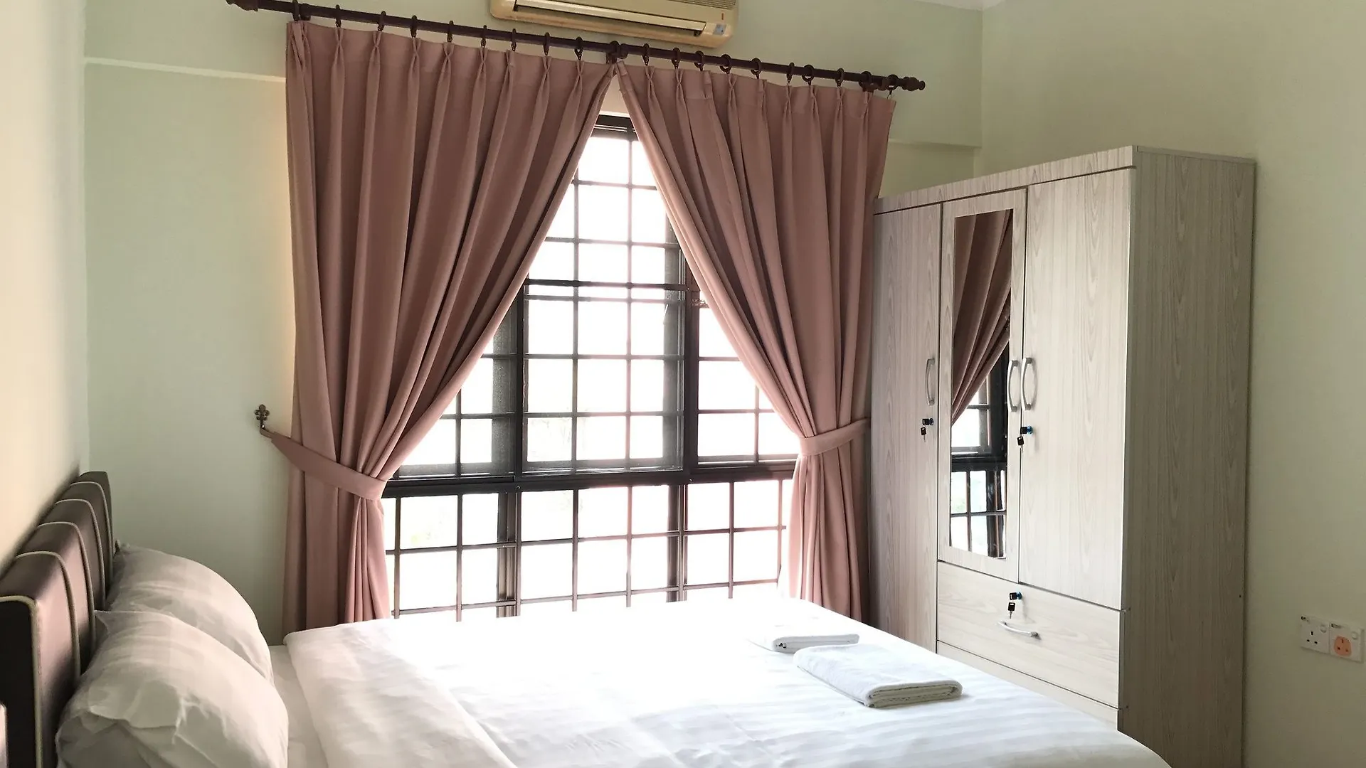 Sunset & Seaview Vacation Condos At Marina Court Resort Condo コタキナバル マレーシア