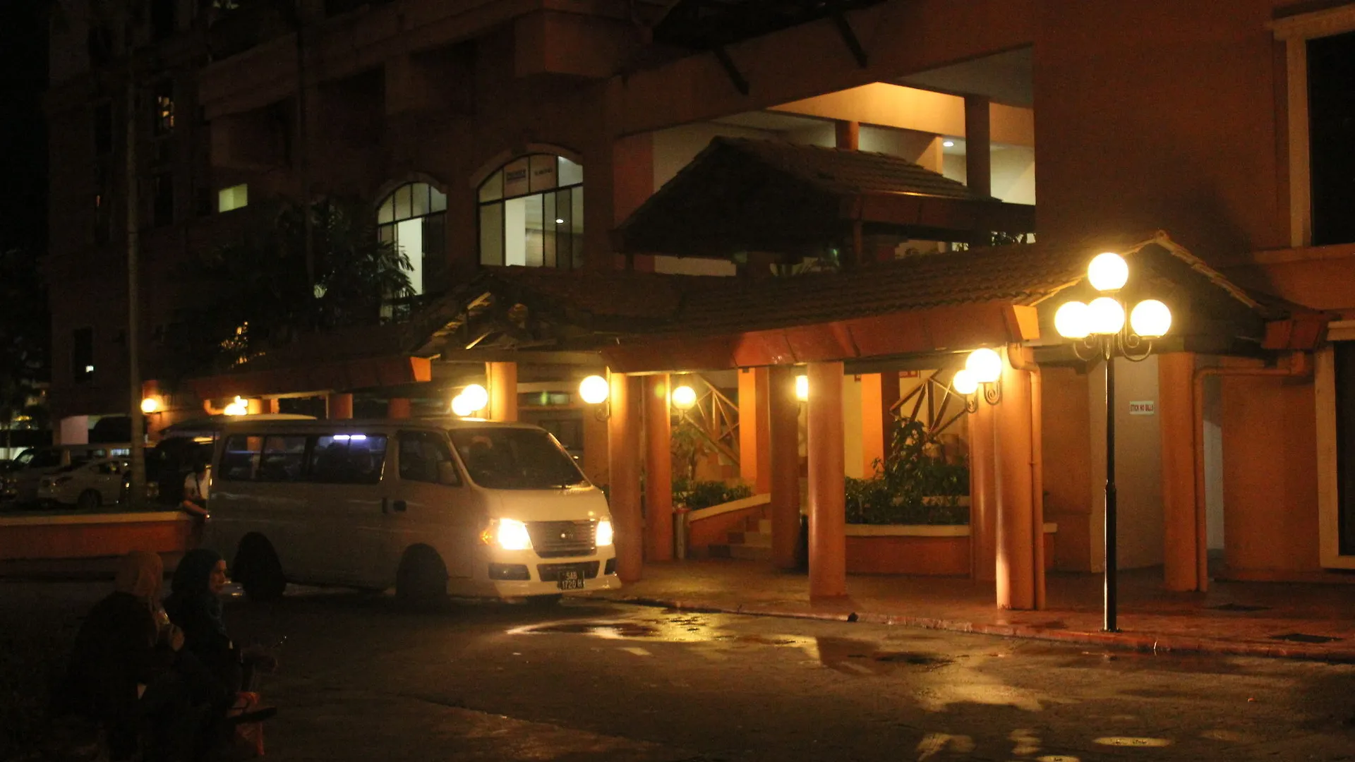 Sunset & Seaview Vacation Condos At Marina Court Resort Condo 亞庇